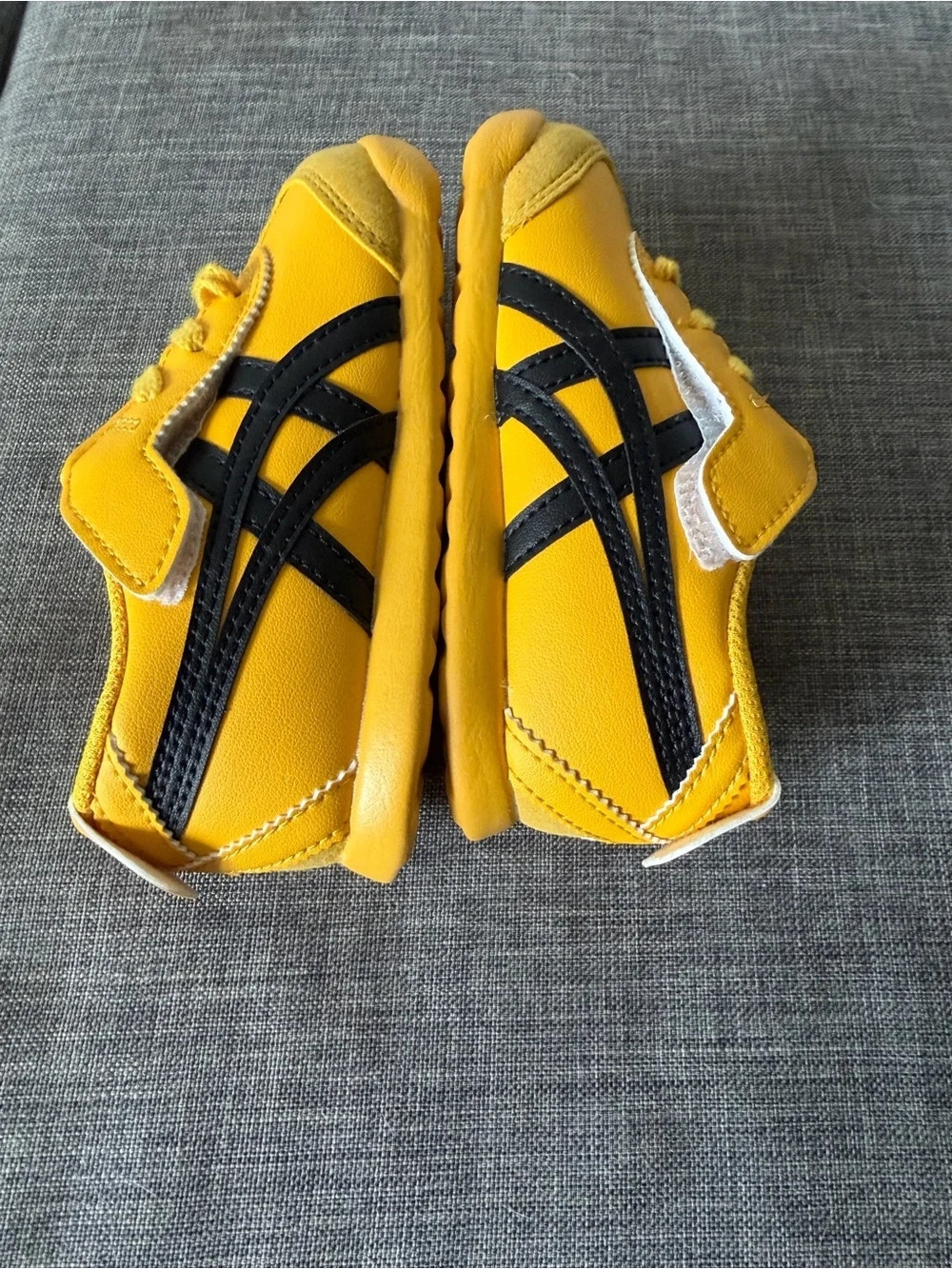 Onitsuka Tiger by Asics Kids Yellow Hook-and-Loop Sneakers size 7